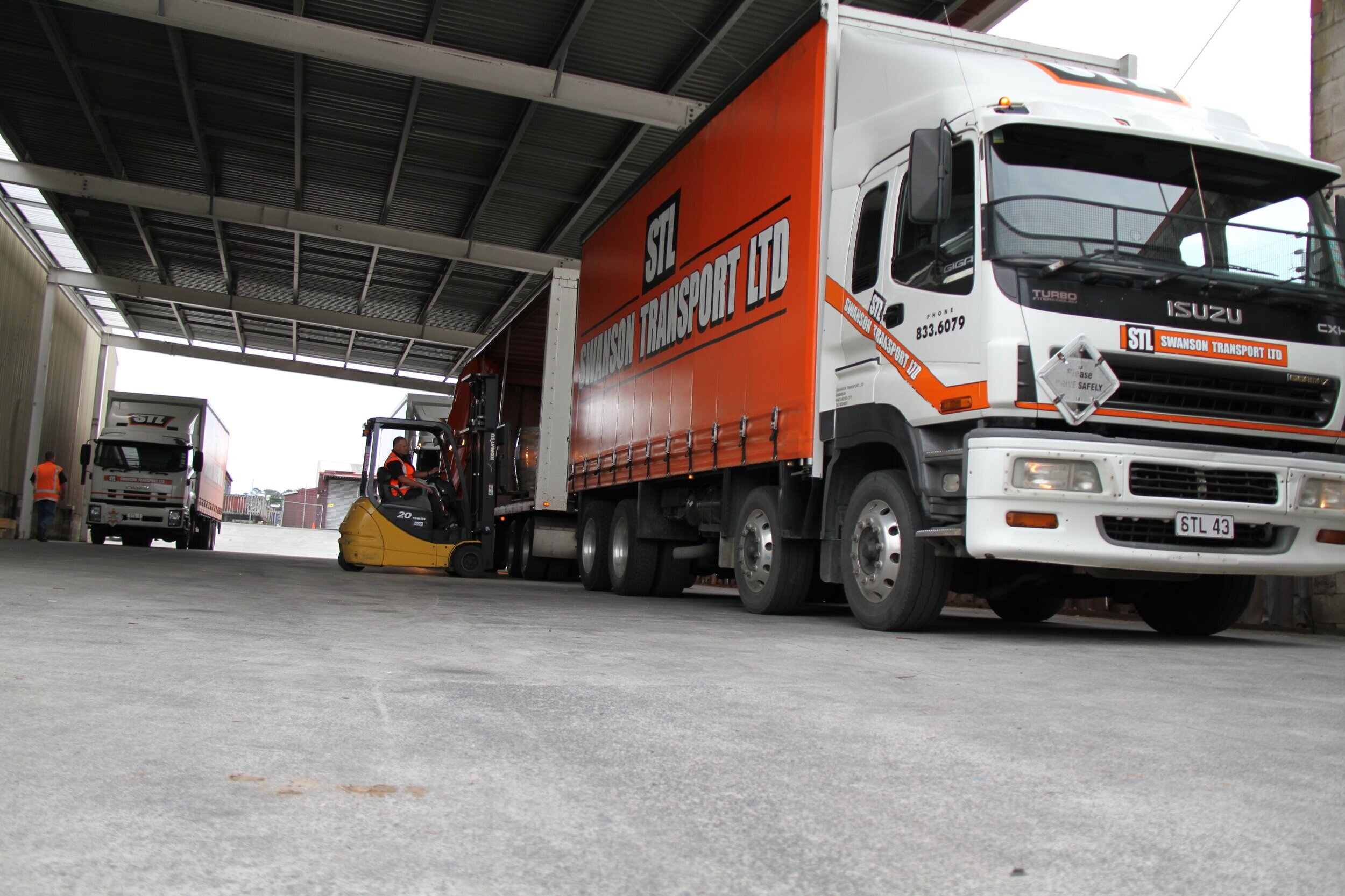 Expert Mobile Curtain Side Repair in Takanini – On-the-Go Solutions for Truckers