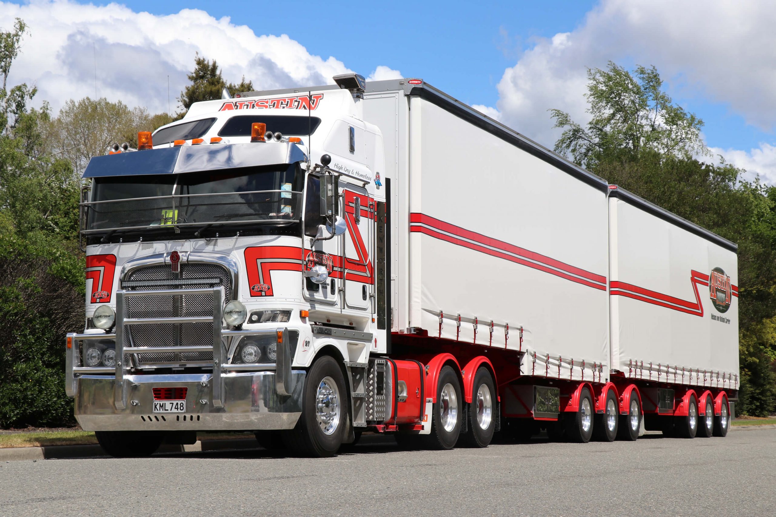 On-Location Truck Curtain Services – Convenience in Commercial Vehicle Maintenance